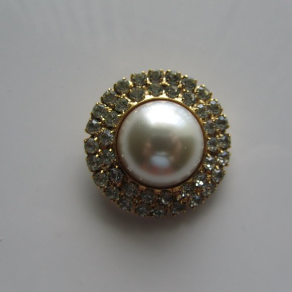 Vintage White Pearl and White Crystals Round Pin Brooch - Picture 3 of 12